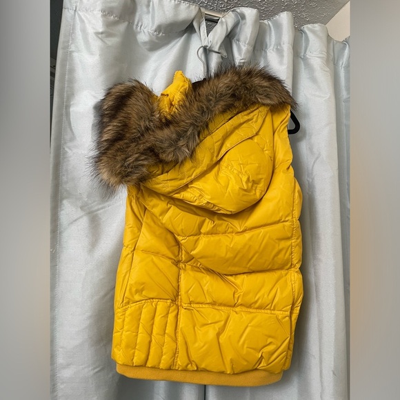 True Religion mustard yellow vest with detachable hood size medium - Picture 2 of 9